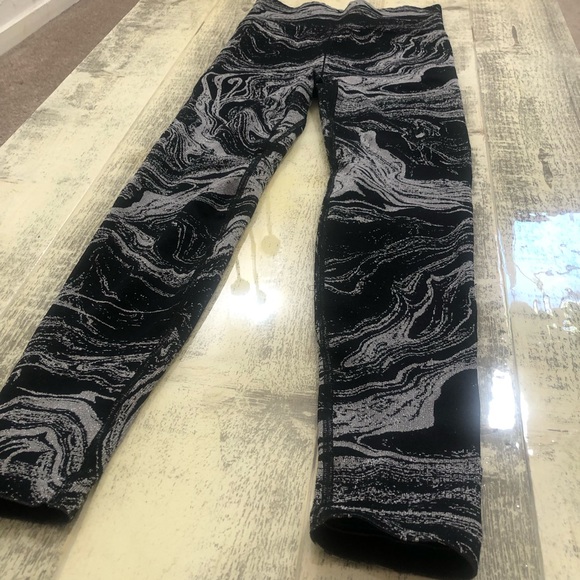 ATHLETA Small Aurora Black Marble Shine Seamless High Rise‎ Tights Leggings Gym - Picture 8 of 8